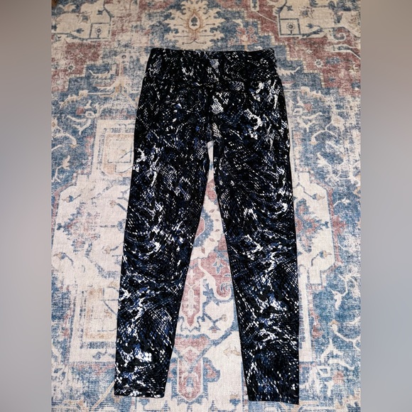Sweaty Betty Power 7/8 Gym Leggings in
Blue Snake Small - Picture 5 of 6